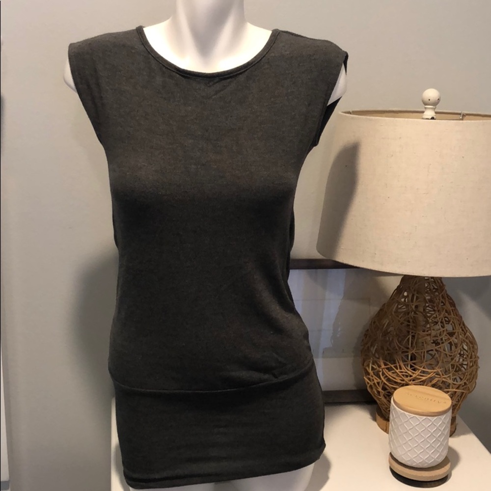 Small Lux dark grey tunic w/ keyhole back opening
